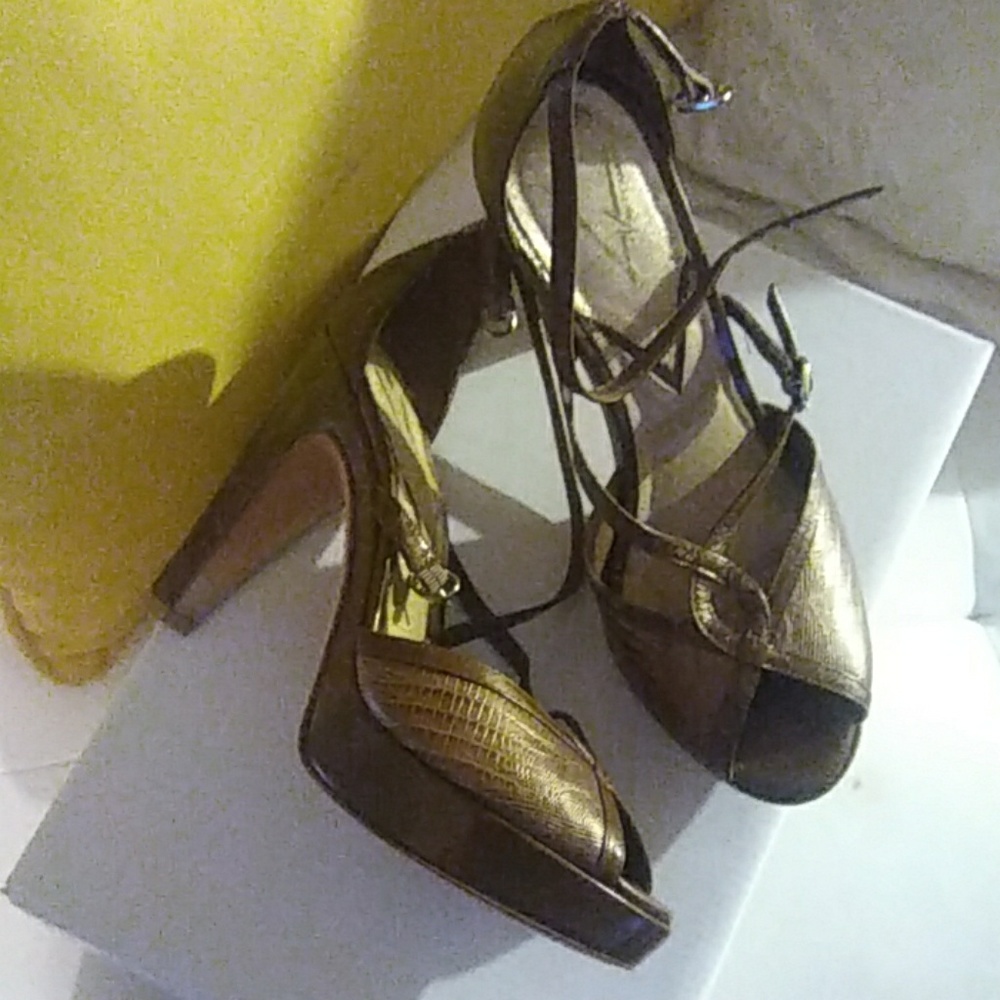 Shoes - Picture 2 of 4